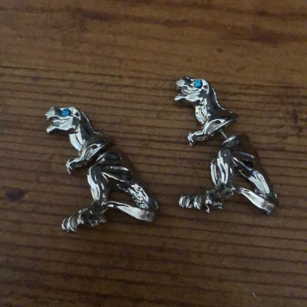Sliver Dino earring